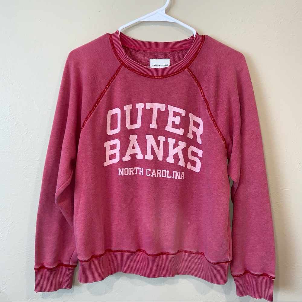 American Eagle “outer banks” pink graphic crewneck S
